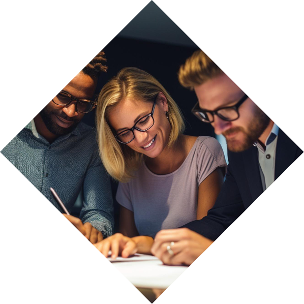 Entrepreneurs travaillant ensemble